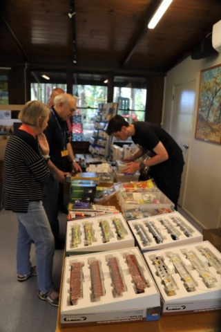 Trade stand